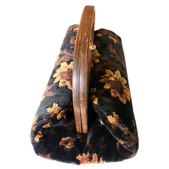 Vintage Floral Tapestry Handbag With Wooden Handle & Brass Clasp Closure - Picture 2 of 16